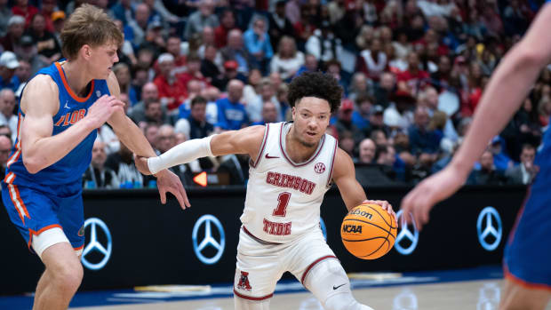 Alabama Crimson Tide guard Mark Sears (1) drives the paint against Florida Gators forward Thomas Haugh (10) during their SEC Men's Basketball Tournament quarterfinal game at Bridgestone Arena in Nashville, Tenn., Friday, March 15, 2024.