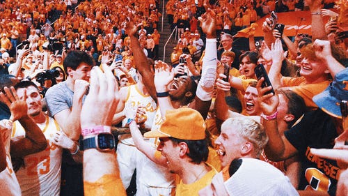 COLLEGE BASKETBALL Trending Image: Jahmai Mashack hits logo 3-pointer at buzzer to lift No. 5 Tennessee past No. 6 Alabama, 79-76